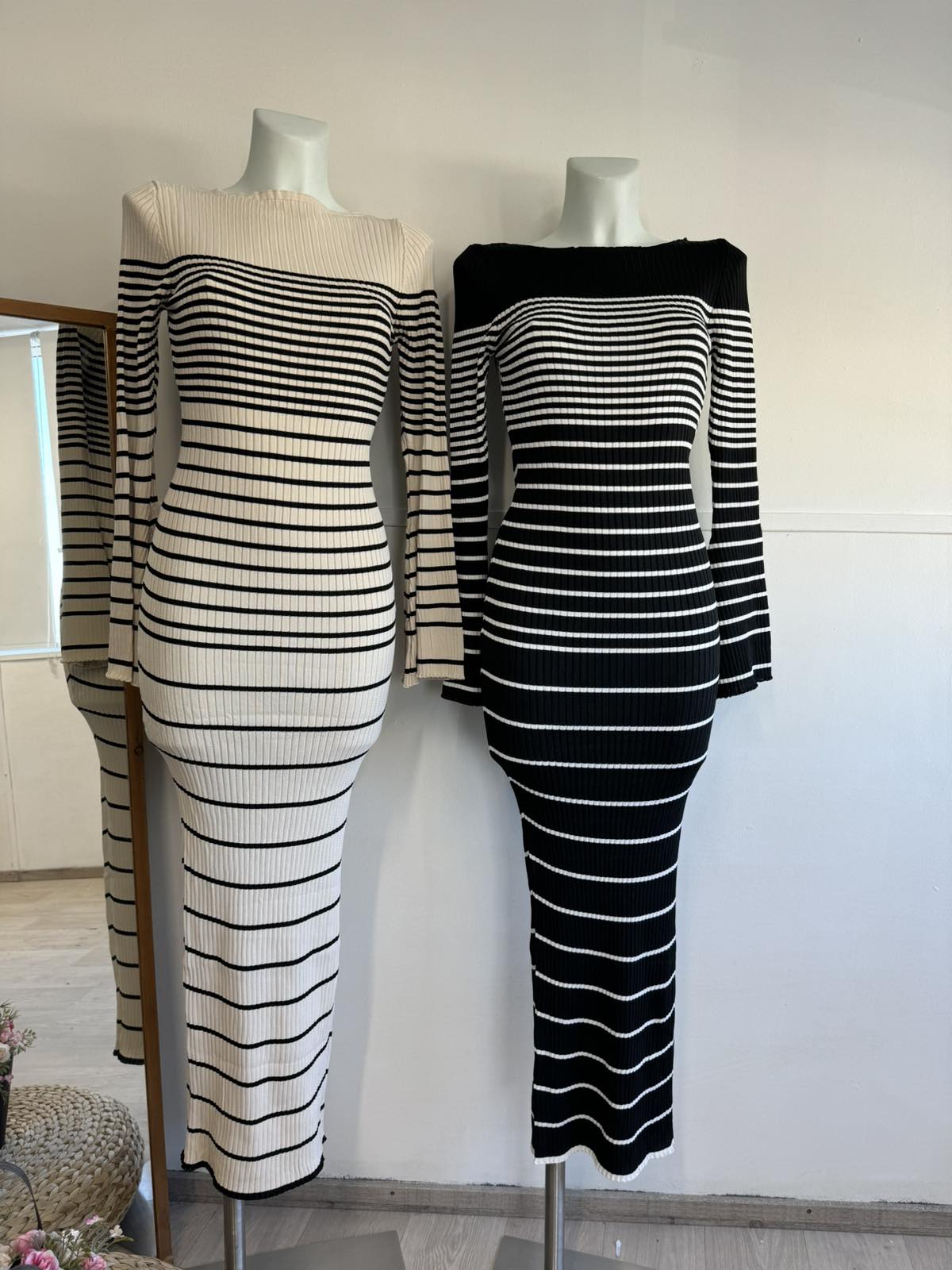 Woman's Dress - Image 2