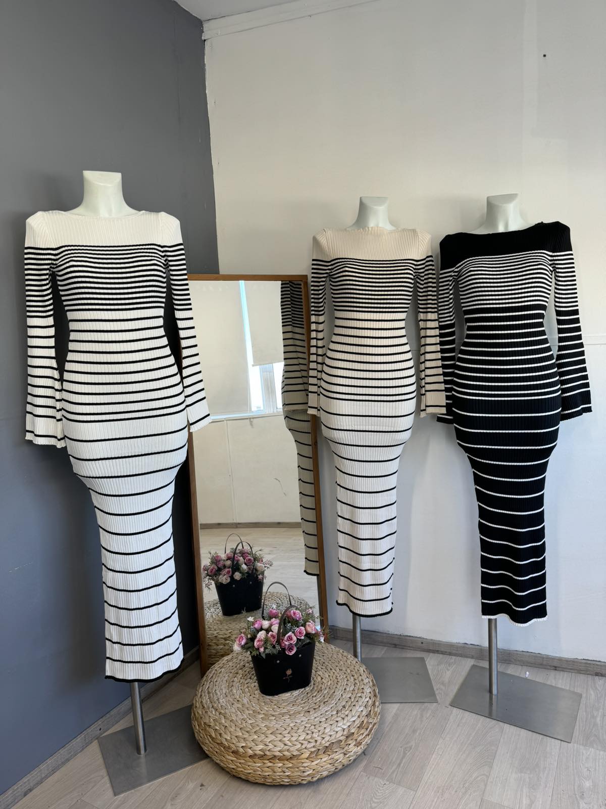 Woman's Dress - Image 3