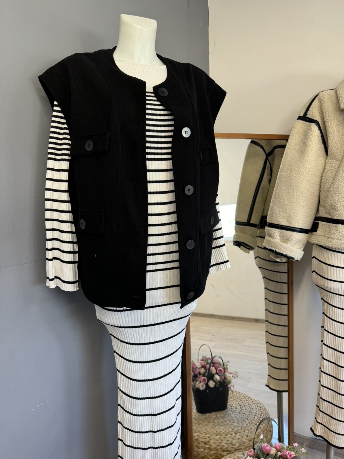 Woman's Dress - Image 4