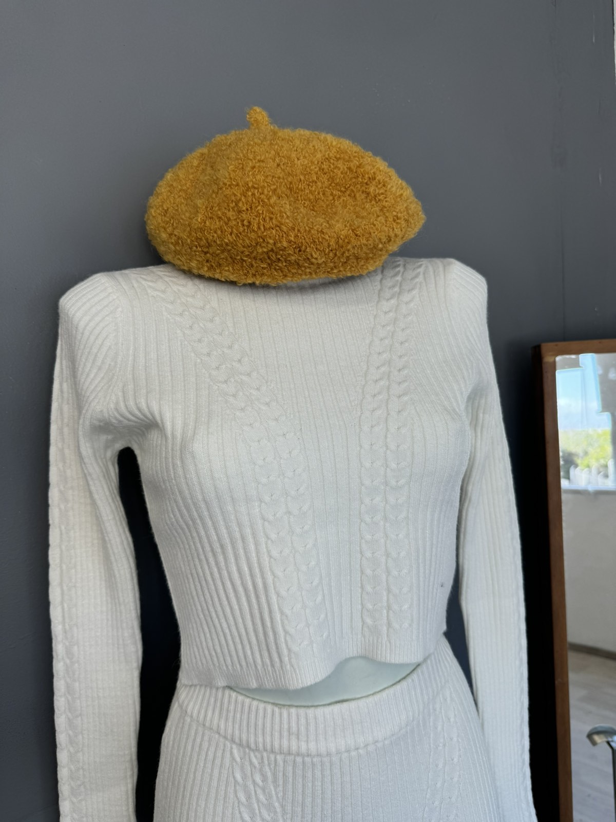 Woman's Hat - Image 2