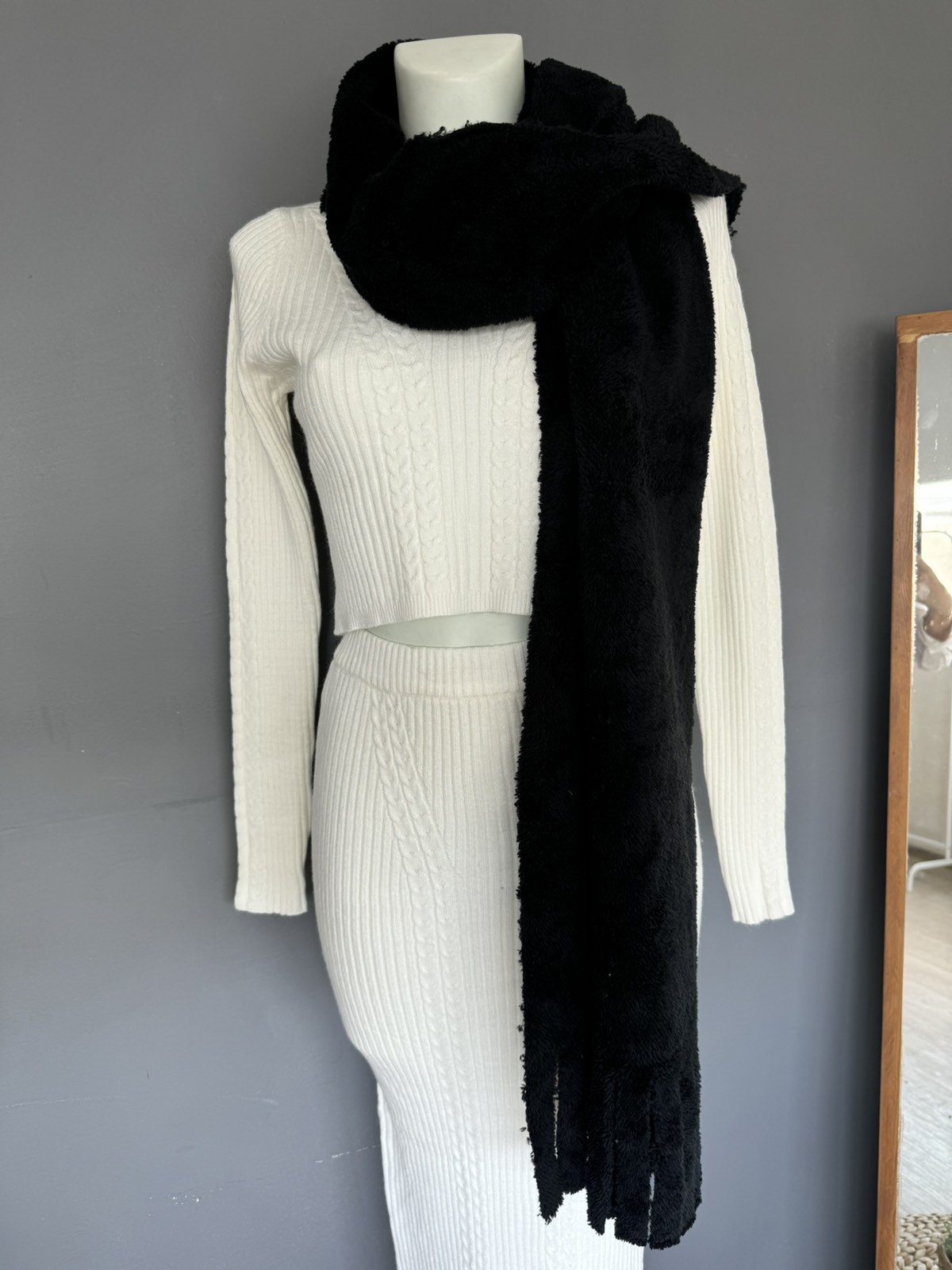 Woman's Scarf - Image 2