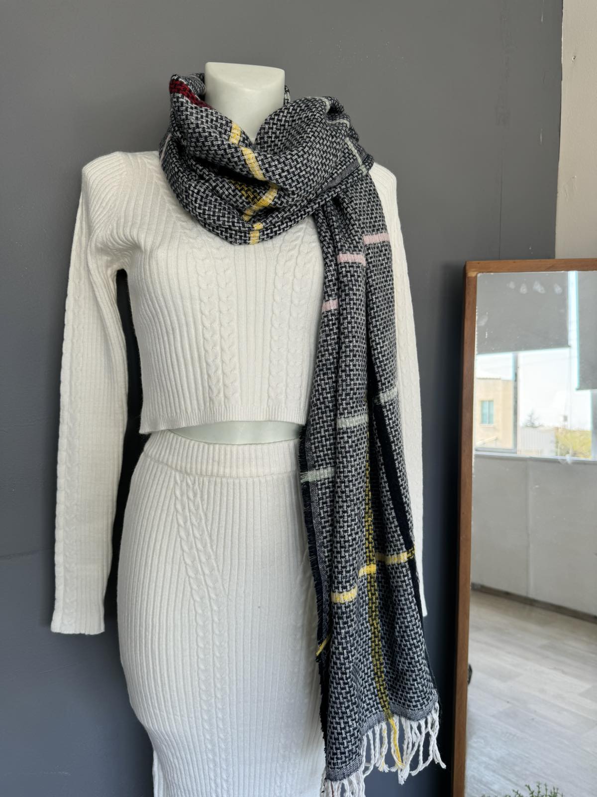 Woman's Scarf - Image 2