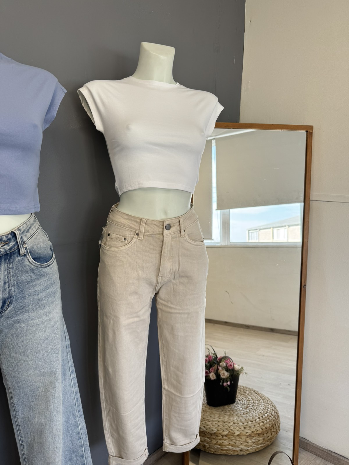 Woman's Jeans - Image 2