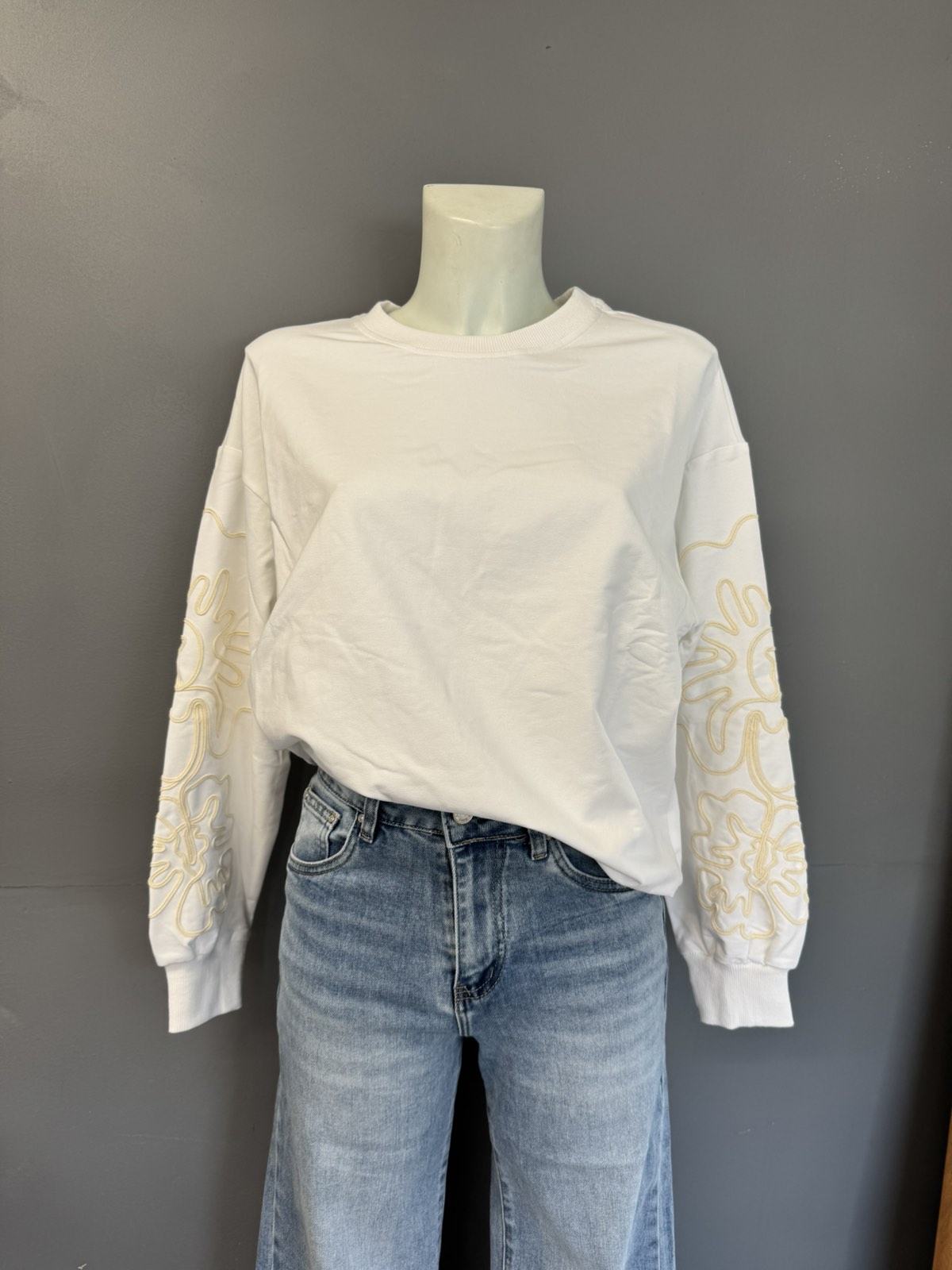 Sweater With Flowers - Image 4
