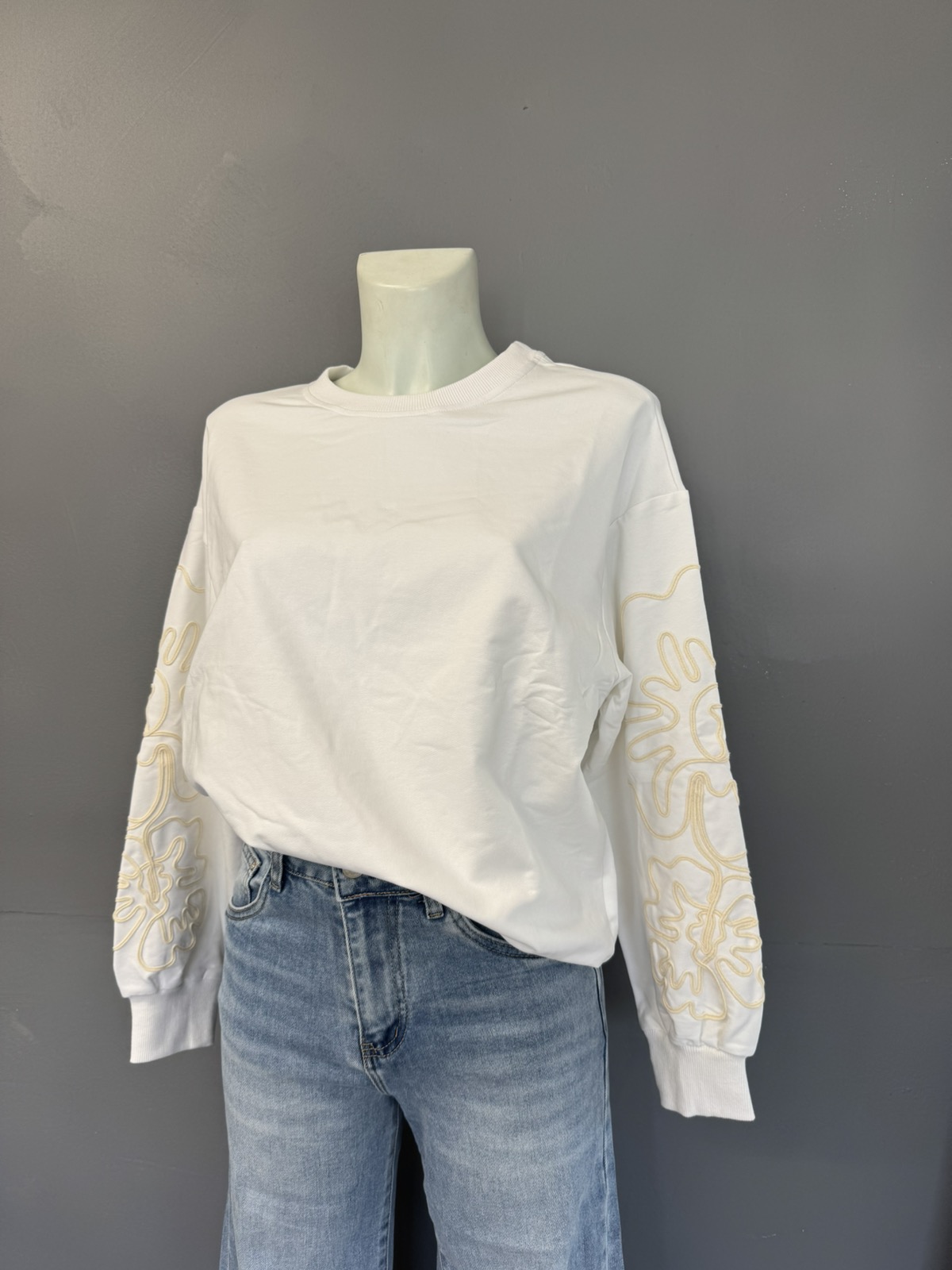 Sweater With Flowers - Image 5