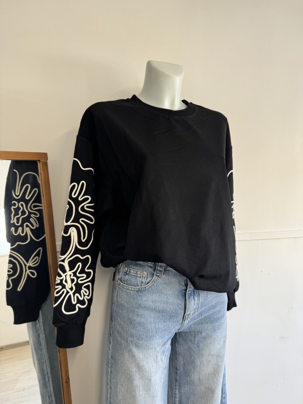 Sweater With Flowers - Image 6