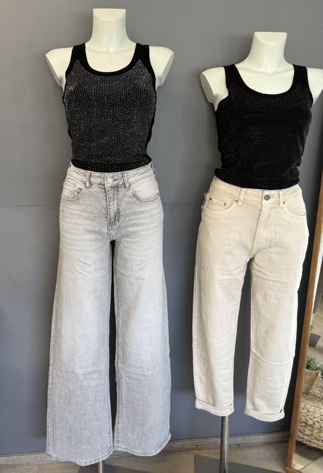 Woman's Jeans - Image 2