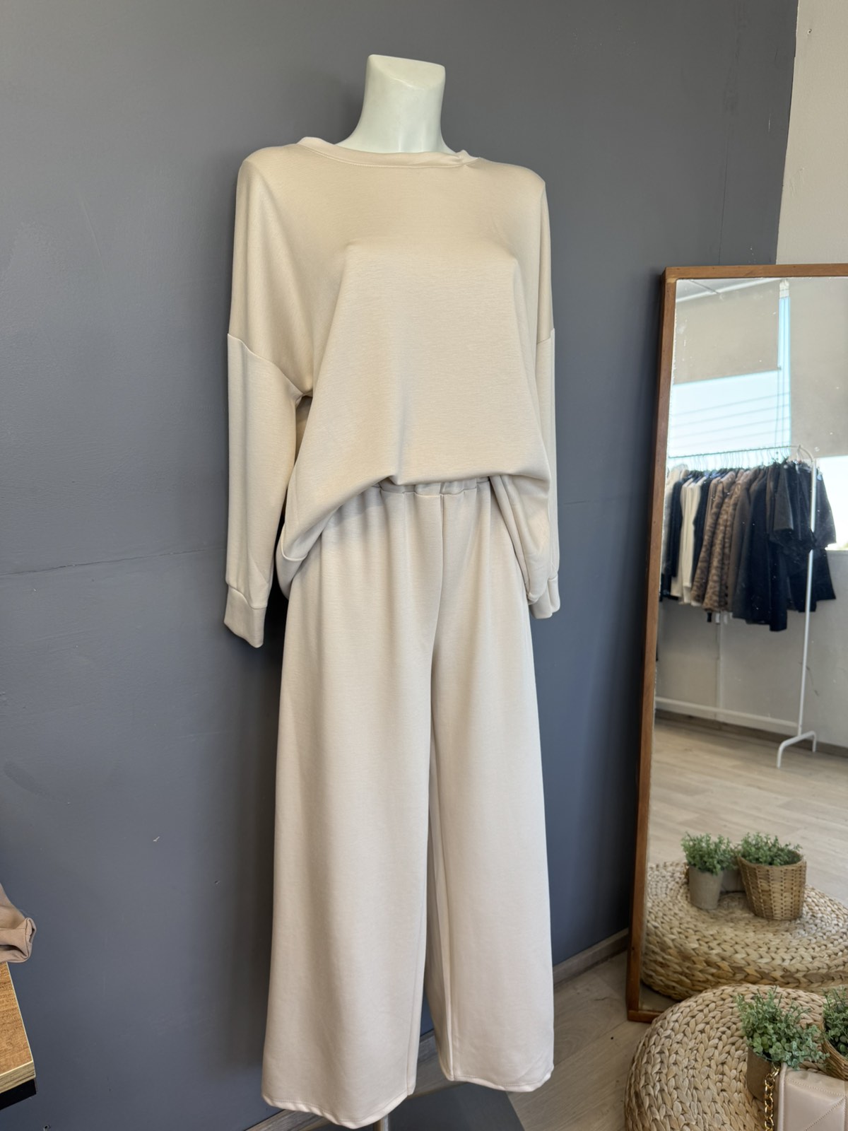 Woman's Set - Image 2