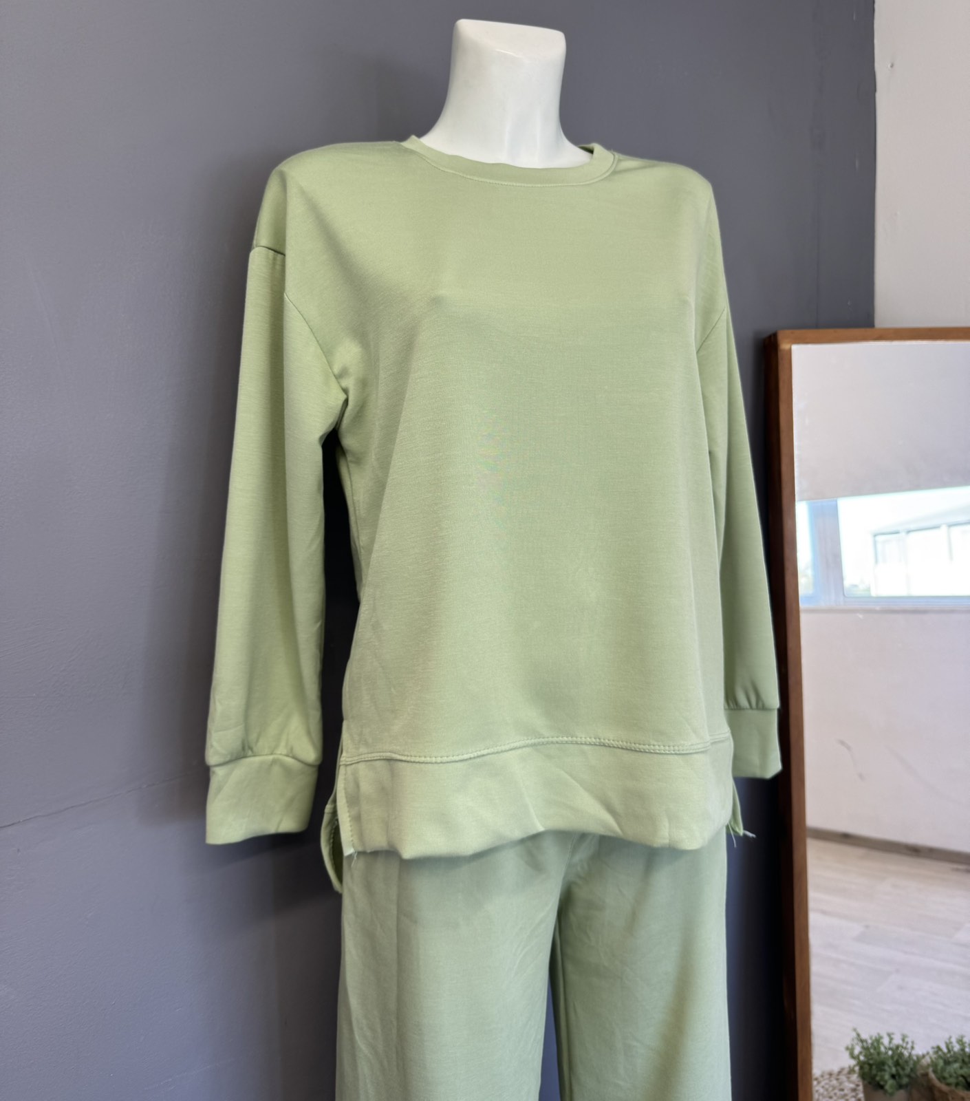 Woman's Set - Image 2