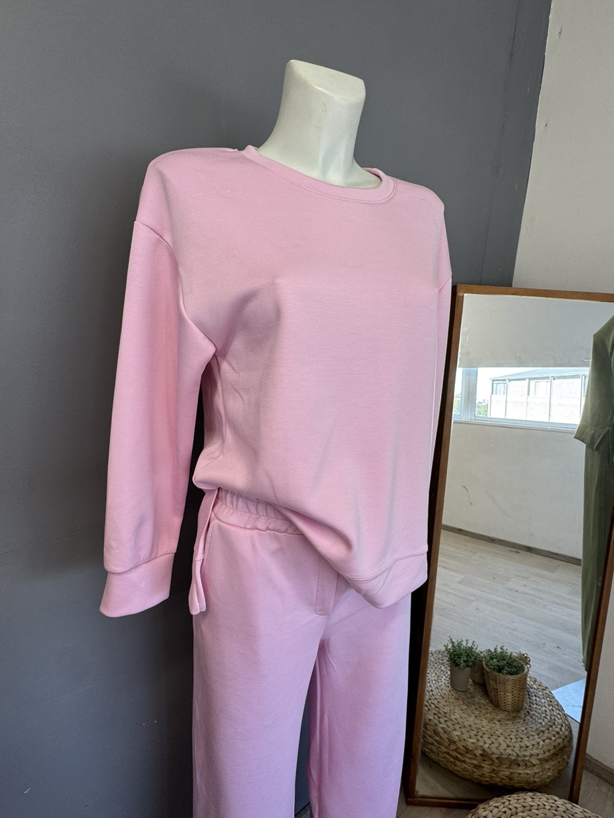 Woman's Set - Image 3