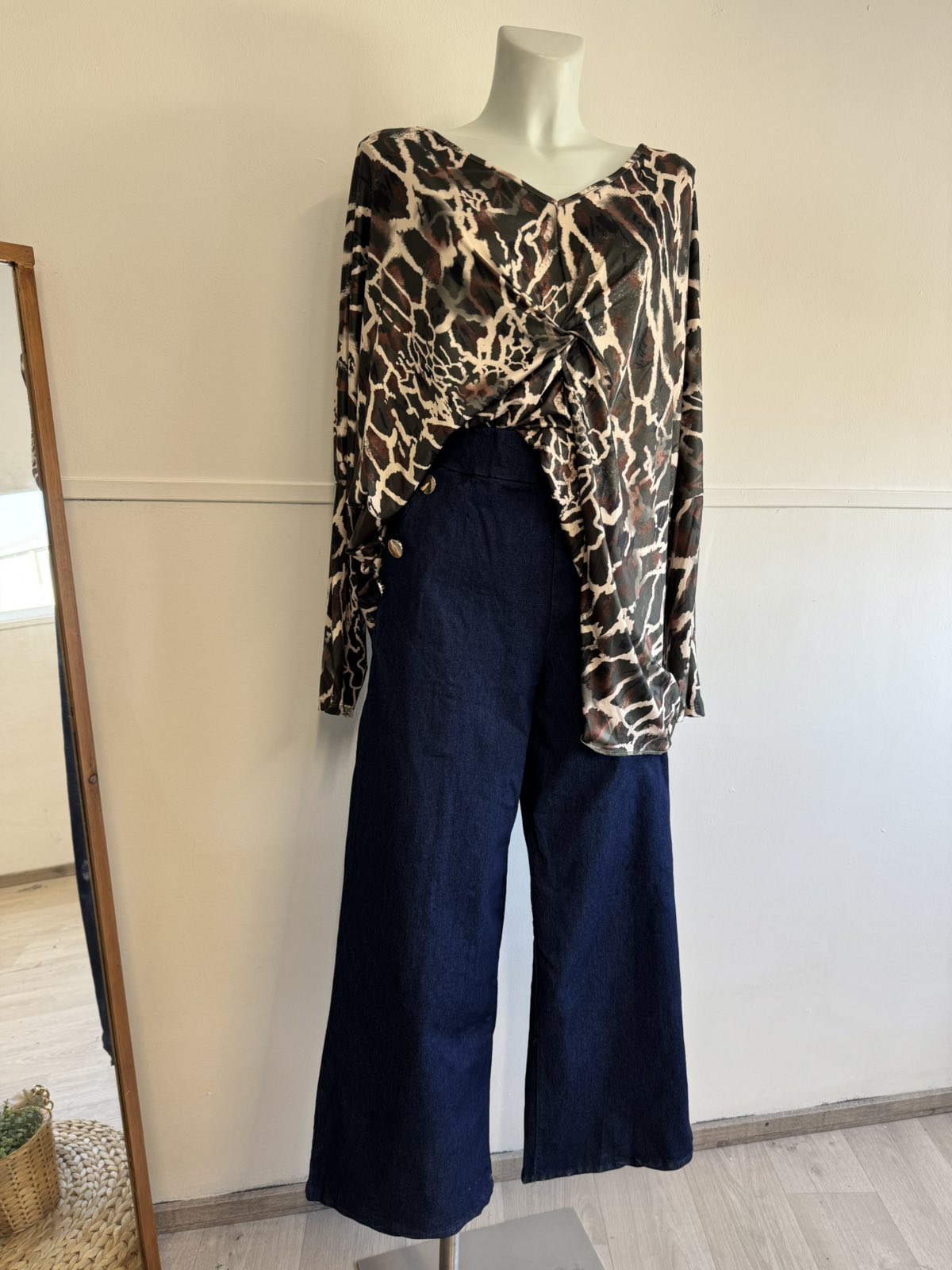 Woman's Pants - Image 2
