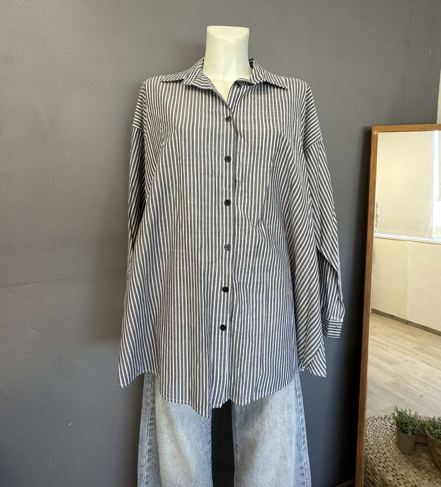 Woman's Shirt - Image 6