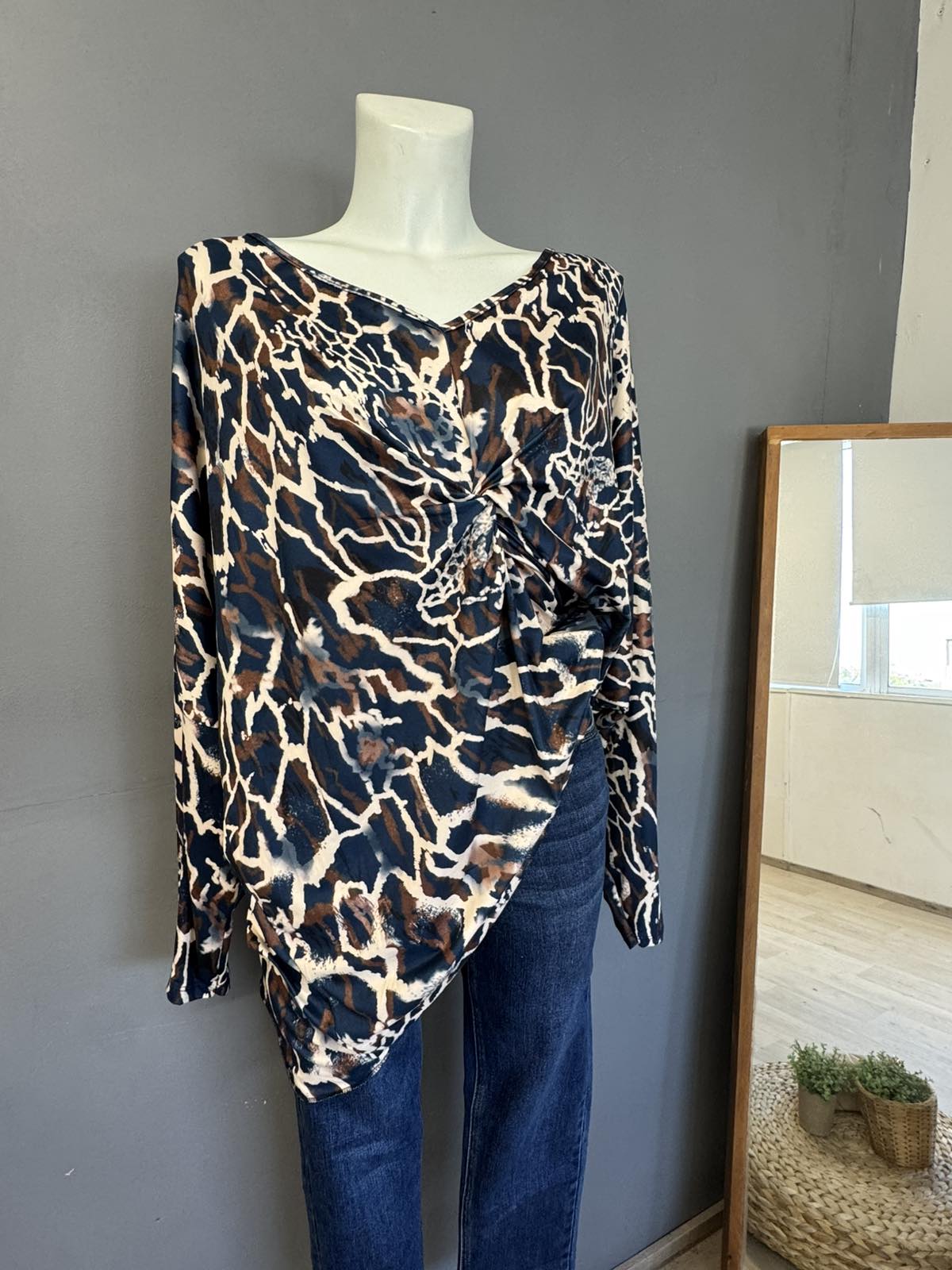 Woman's Bloose - Image 10