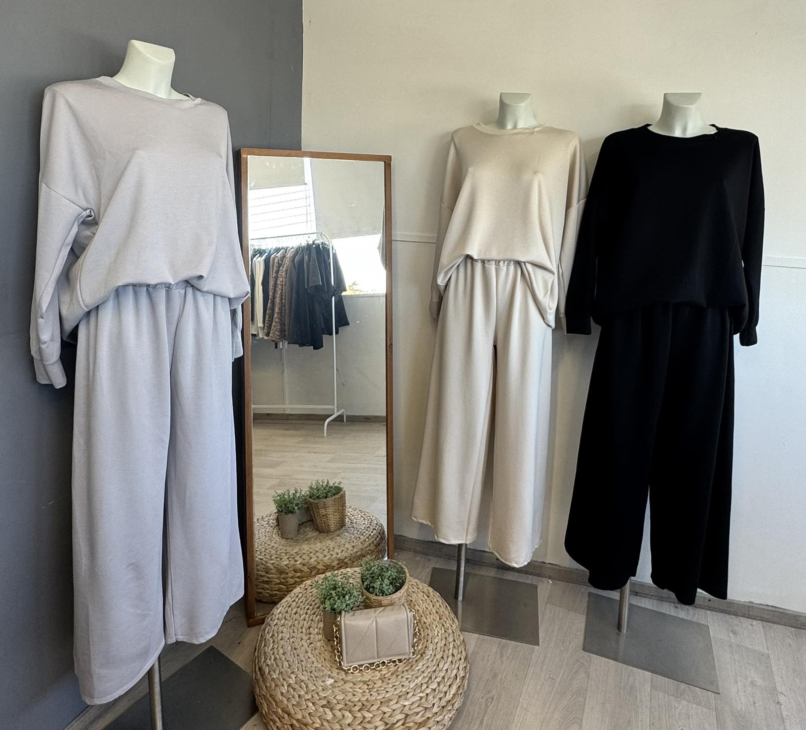 Woman's Set - Image 9