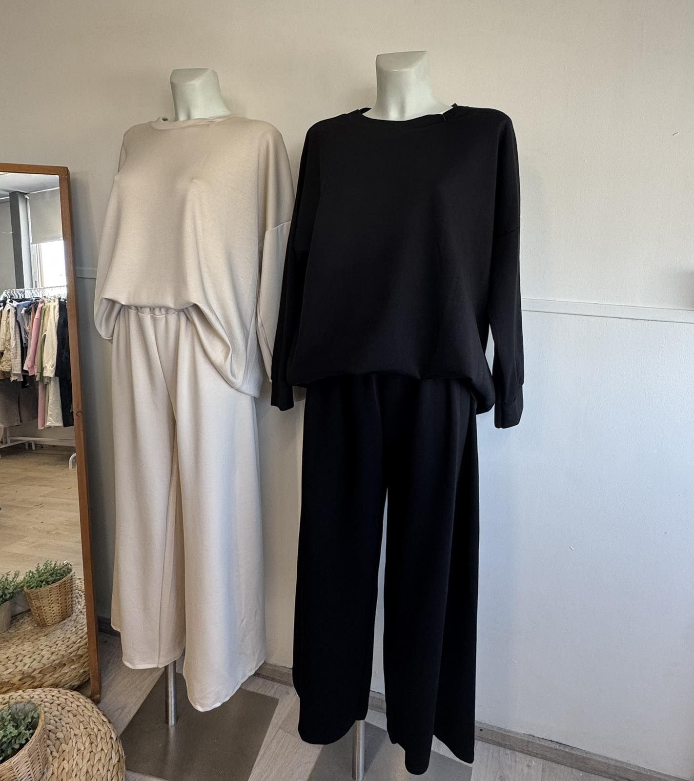 Woman's Set - Image 11