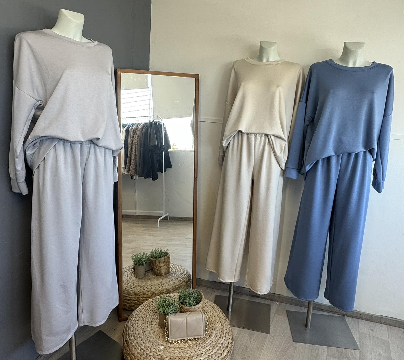 Woman's Set - Image 12
