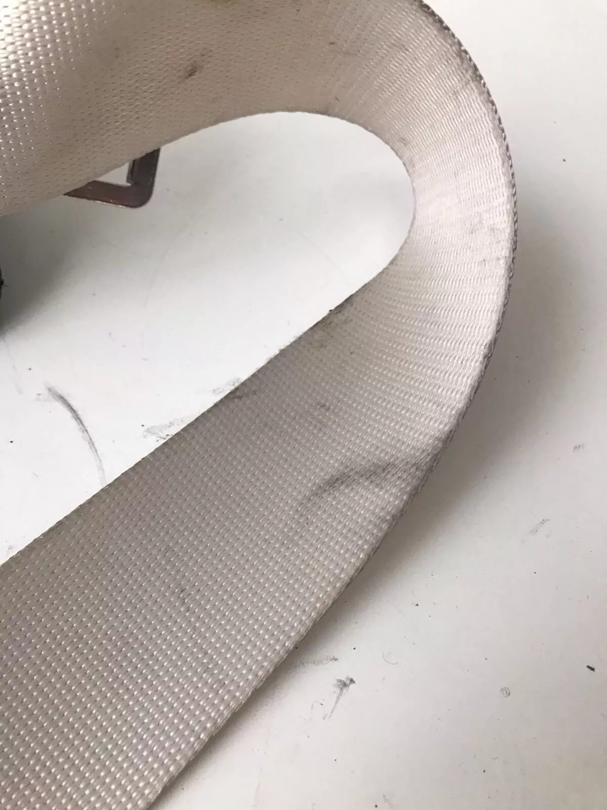 BMW X5 G05 REAR LEFT SEAT BELT ELFENBEINWEISS IVORY WHITE 7497589 - Image 2