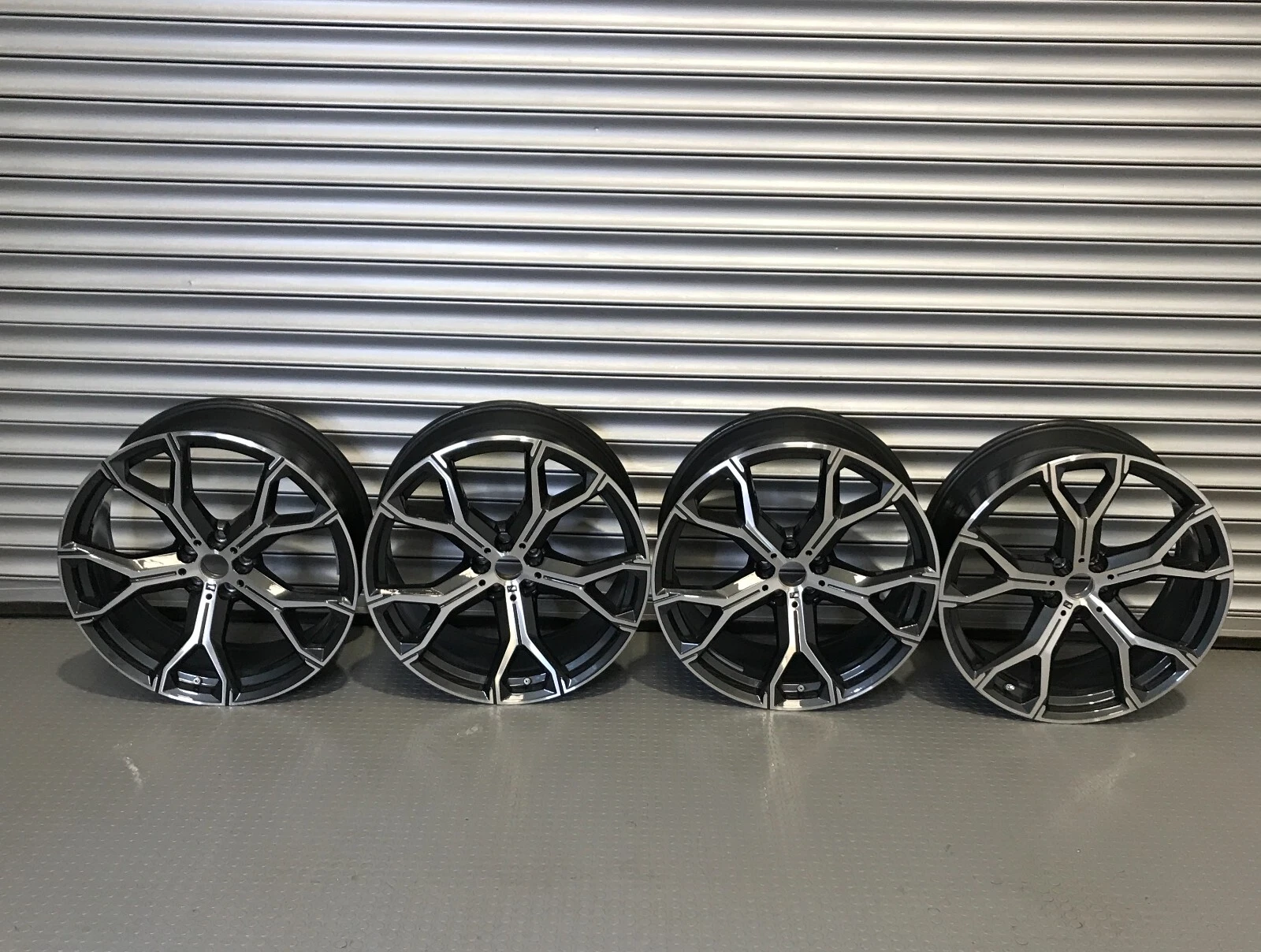 GENUINE BMW X5 G05, X6 G06, Orbit grey 741M, 21" Alloy Wheels 36118071998 / 999. - Image 2