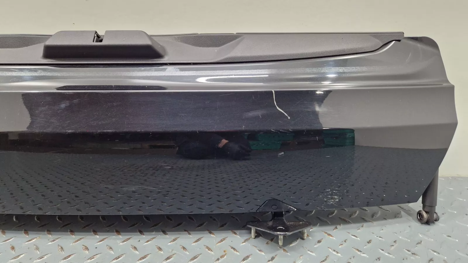 GENUINE BMW X5 G05 LOWER TRUNK BOOT LID TRIM PANEL BLACK (475) 7479063 7931937 - Image 2