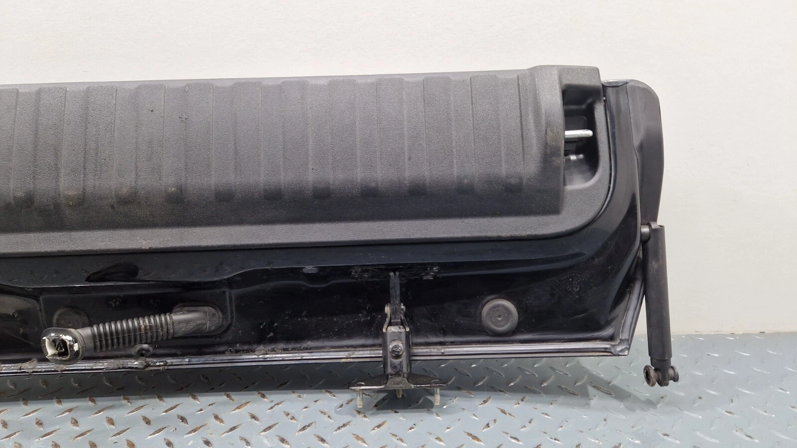 GENUINE BMW X5 G05 LOWER TRUNK BOOT LID TRIM PANEL BLACK (475) 7479063 7931937 - Image 12
