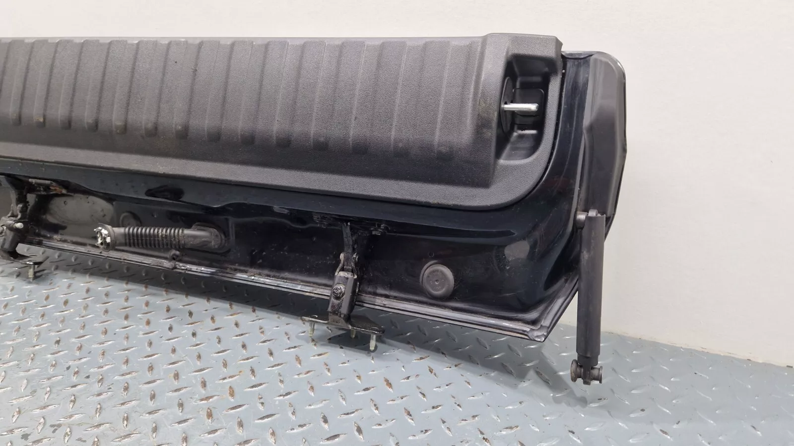 GENUINE BMW X5 G05 LOWER TRUNK BOOT LID TRIM PANEL BLACK (475) 7479063 7931937 - Image 13