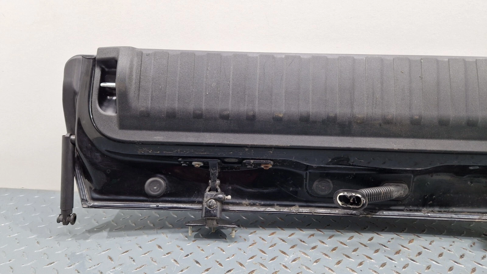 GENUINE BMW X5 G05 LOWER TRUNK BOOT LID TRIM PANEL BLACK (475) 7479063 7931937 - Image 14