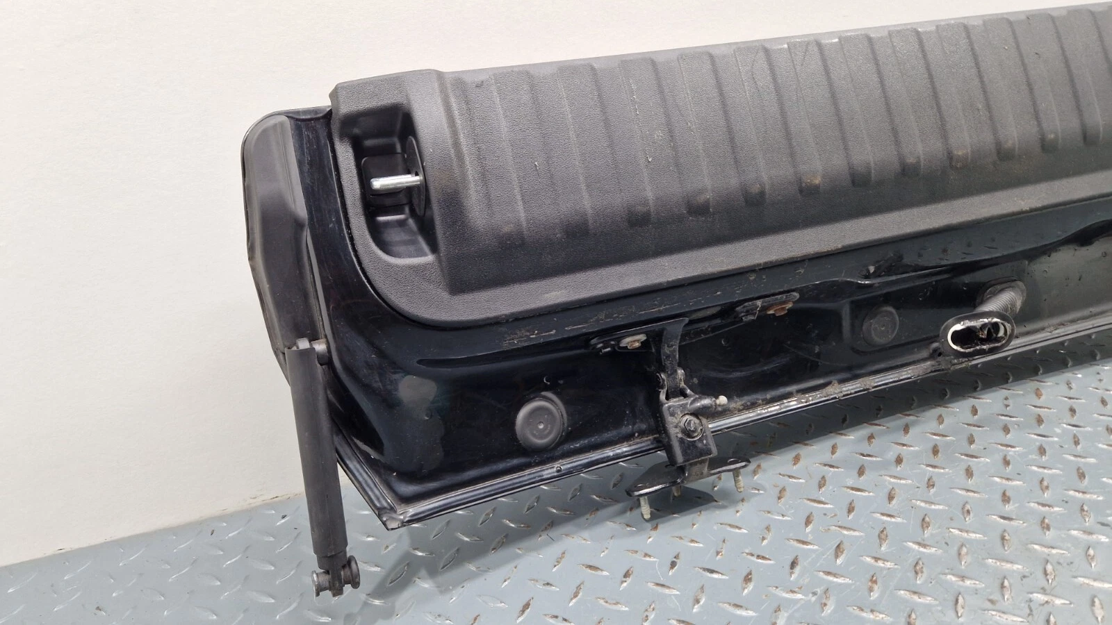 GENUINE BMW X5 G05 LOWER TRUNK BOOT LID TRIM PANEL BLACK (475) 7479063 7931937 - Image 15