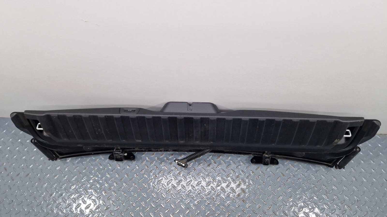 GENUINE BMW X5 G05 LOWER TRUNK BOOT LID TRIM PANEL BLACK (475) 7479063 7931937 - Image 17