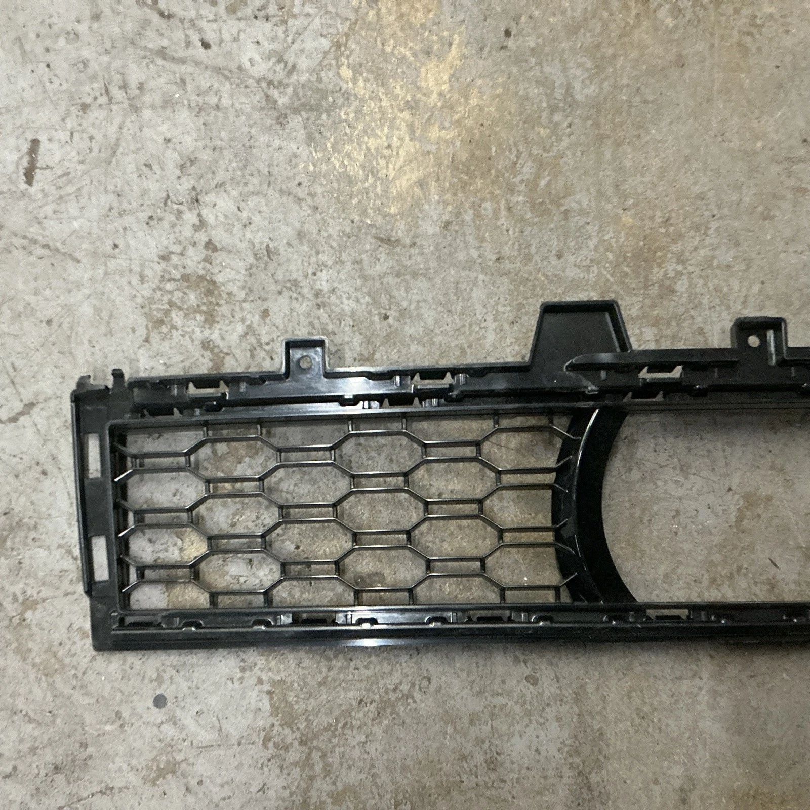 BMW X5 SERIES G05 M NEW GENUINE FRONT BUMPER LOWER CENTER GRILL 51118069211 - Image 3