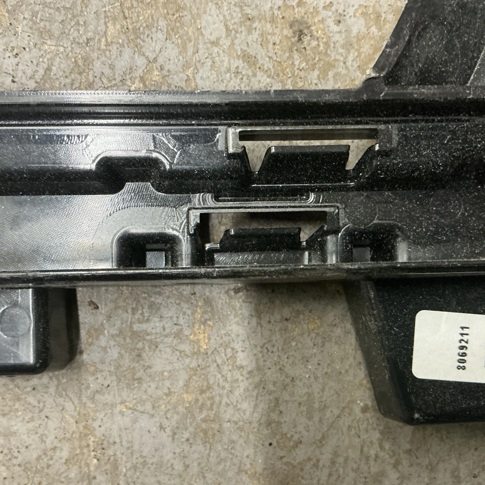 BMW X5 SERIES G05 M NEW GENUINE FRONT BUMPER LOWER CENTER GRILL 51118069211 - Image 4
