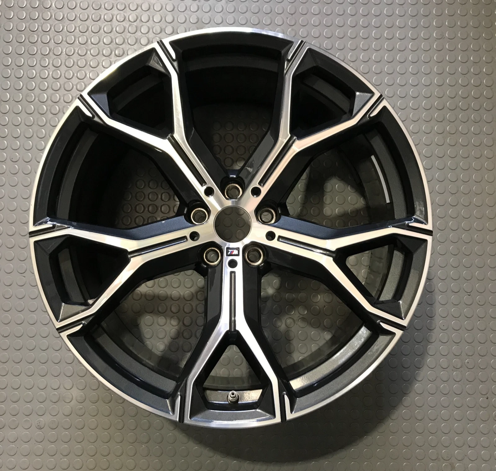 GENUINE BMW X5 G05, X6 G06, Orbit grey 741M, 21" Alloy Wheels 36118071998 / 999. - Image 6