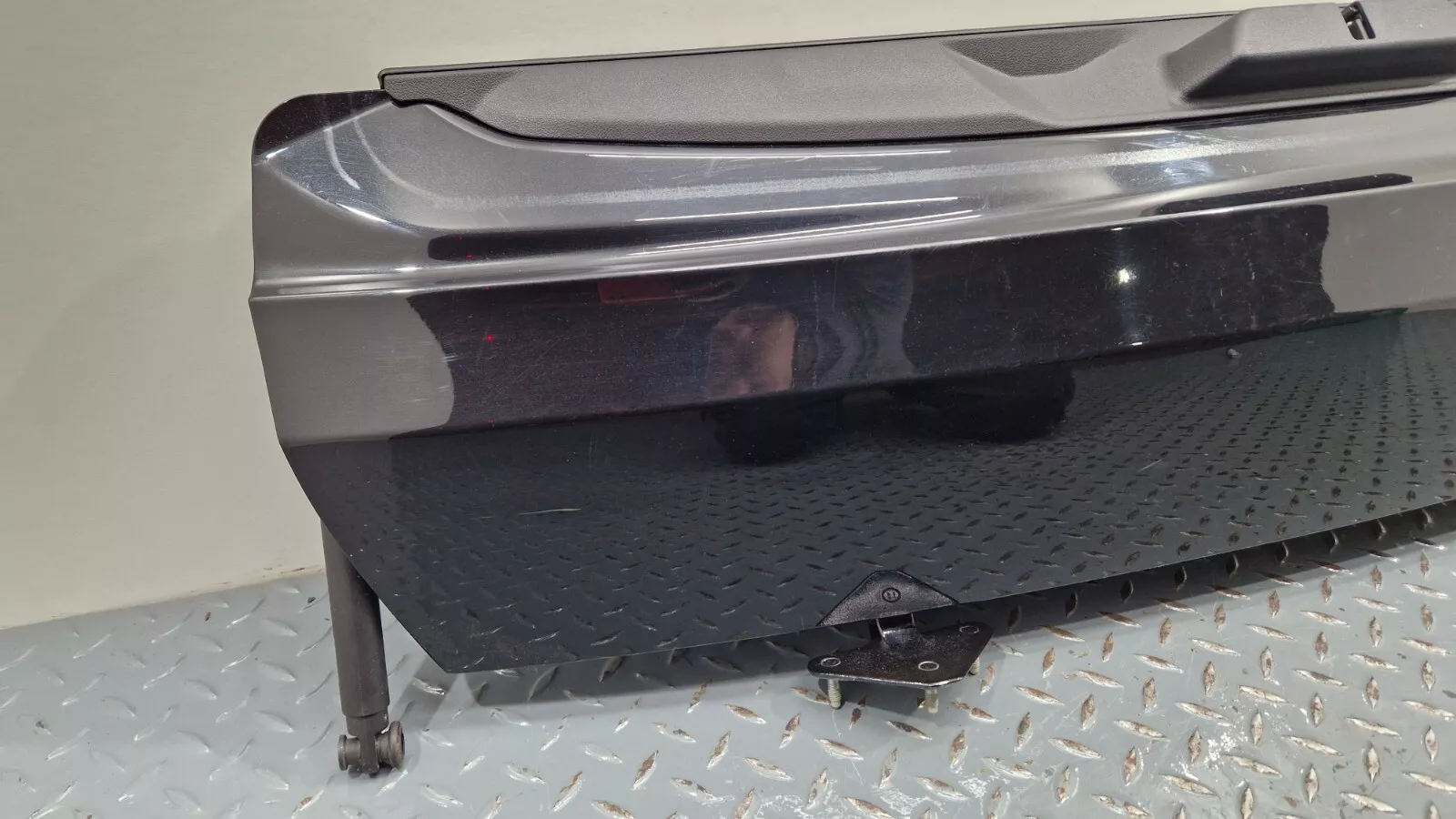 GENUINE BMW X5 G05 LOWER TRUNK BOOT LID TRIM PANEL BLACK (475) 7479063 7931937 - Image 6