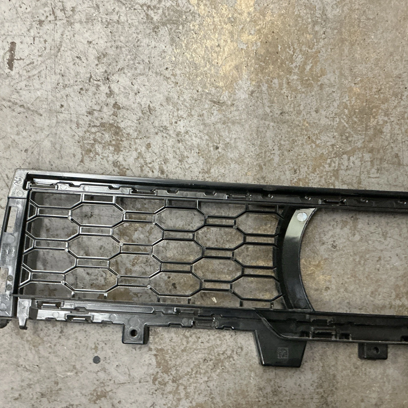 BMW X5 SERIES G05 M NEW GENUINE FRONT BUMPER LOWER CENTER GRILL 51118069211 - Image 6
