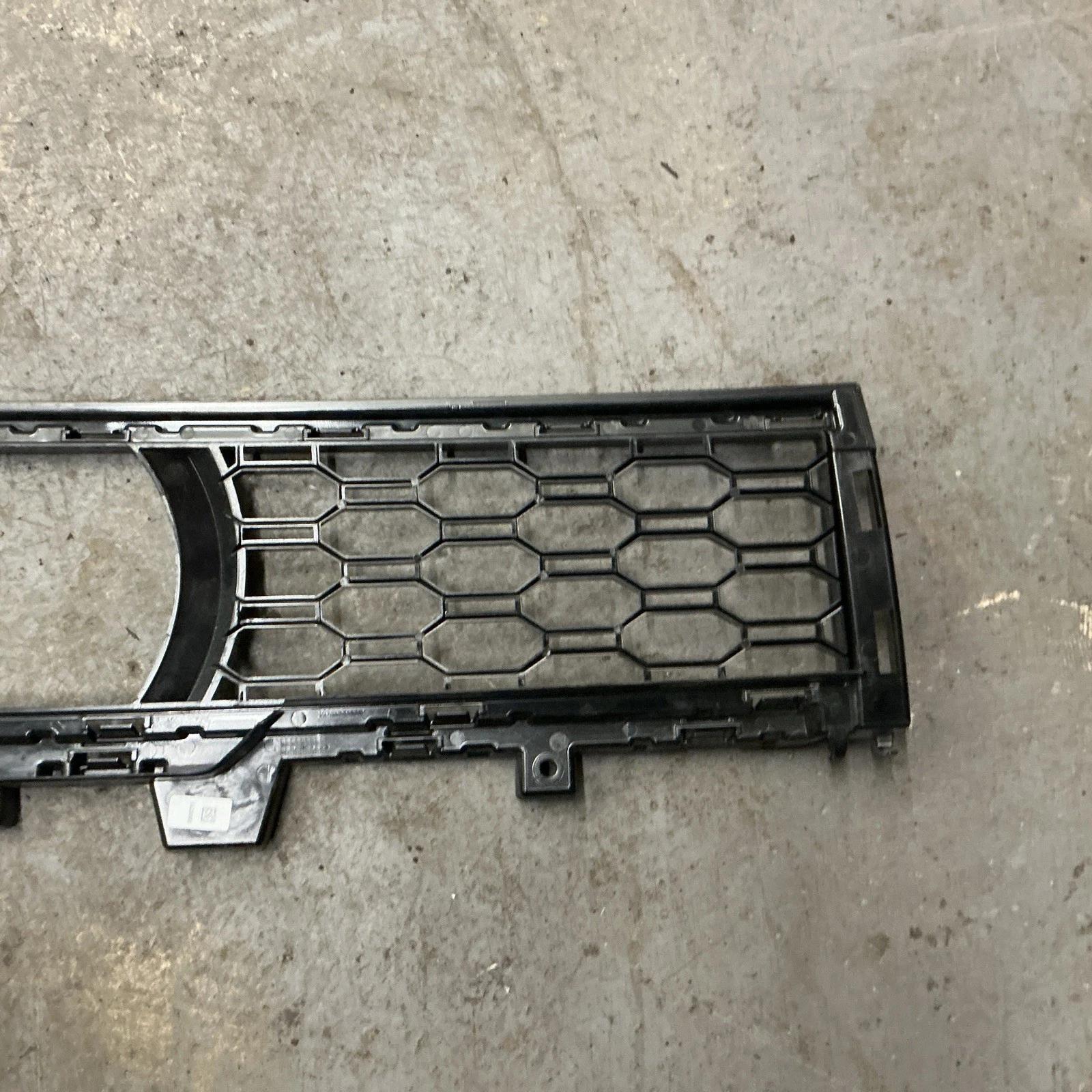 BMW X5 SERIES G05 M NEW GENUINE FRONT BUMPER LOWER CENTER GRILL 51118069211 - Image 7