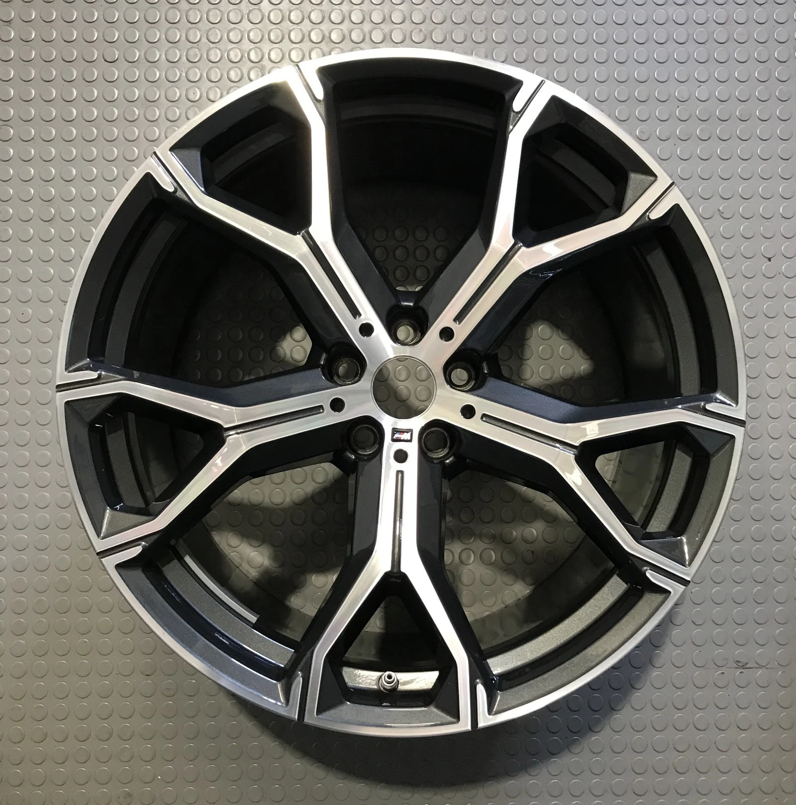 GENUINE BMW X5 G05, X6 G06, Orbit grey 741M, 21" Alloy Wheels 36118071998 / 999. - Image 10